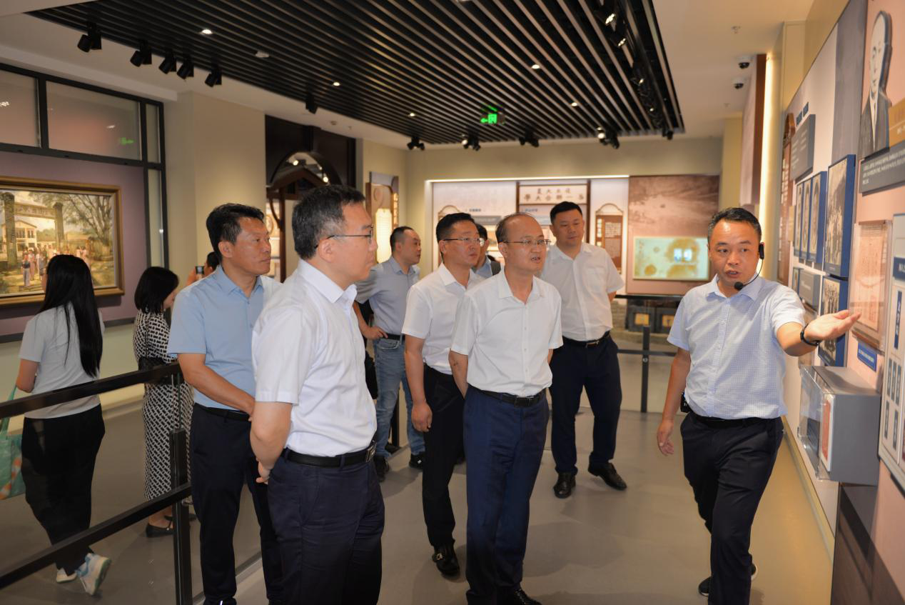 张国兴副校长带队到复旦大学调研
